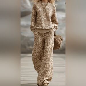 2pc.Leopard Print Lounge Set. Wide Leg Pants With Pockets. Sz Medium.
